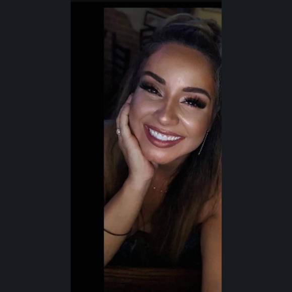 Meet your Posher, Trici - Picture 2 of 3